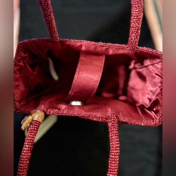 ✨ Viral TJMaxx/Marshalls Burgandy Beaded Bow Handbag ✨ - Picture 6 of 7